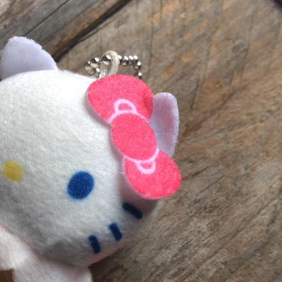 Hello Kitty Ice Cream Cone Keychain - Picture 2 of 6